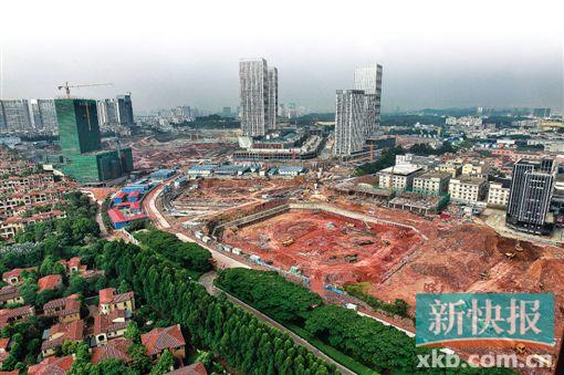 ■万博CBD内有多个工地,就在居民区和写字楼旁。