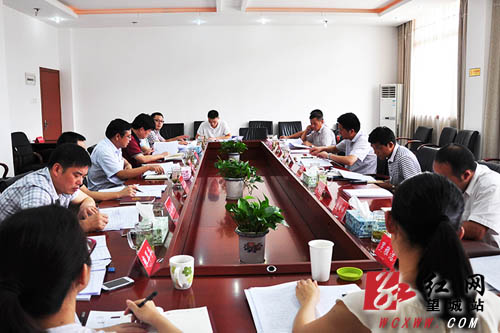 望城区人社局党组召开专题民主生活会。高亮 摄