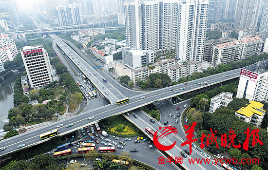 面临改造的天河立交桥和中山一立交 宋金峪 摄(资料图片)