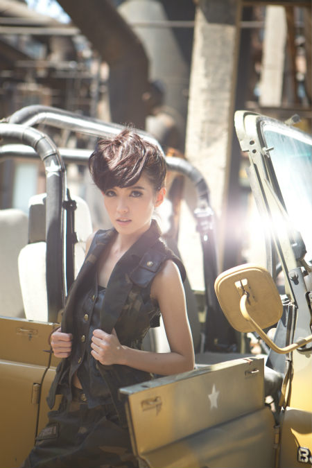 　　歌手郭美美子宫癌后复出