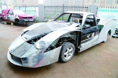 ( 旧车改装中。)