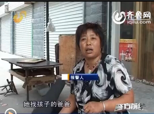 齐河县晏城街道办事处三王村居民左恩欣向记者介绍情况。（视频截图）