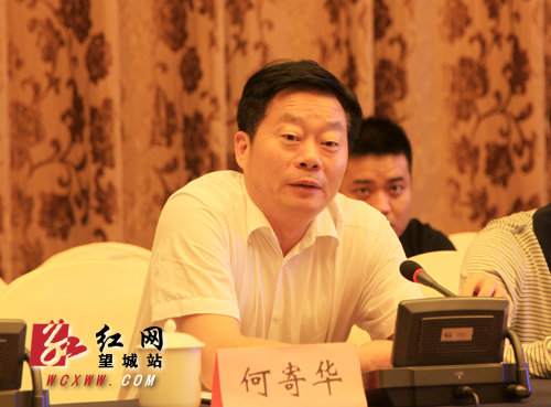 副市长何寄华要求,各签约方要严格履行协议,搭建强有力的征拆队伍班子,广泛宣传动员,依据程序加快依法征拆。