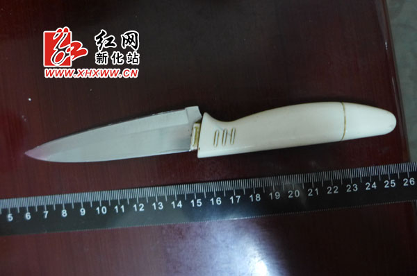 犯罪嫌疑人吴某帆使用的凶器之一（水果刀）