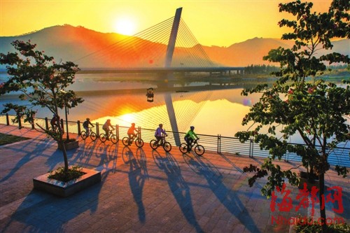 骑行在福清街头，处处是景