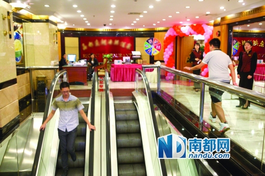 “眼镜男”说溜就溜，经纪人跟不上啊！