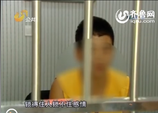 男子意识到自己的问题(视频截图)