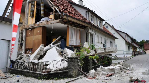 德国一民居燃气灶爆炸 一半房子被炸毁(组图)|