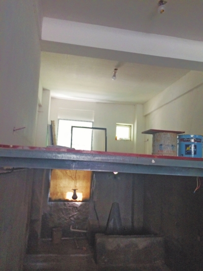 一楼商户挖地三尺挖出一间地下室|小区|物业