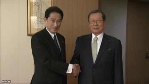 日外相会晤韩新驻日大使 两国关系前景难明(图)