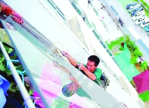 十岁孩子割断工人安全绳险酿惨剧|家长|男孩