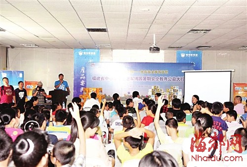 学员们踊跃发言，与安全教练积极互动