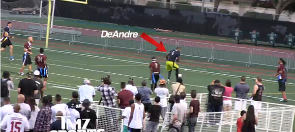 德安德鲁 乔丹在名人橄榄球赛上秀橄榄球技|橄