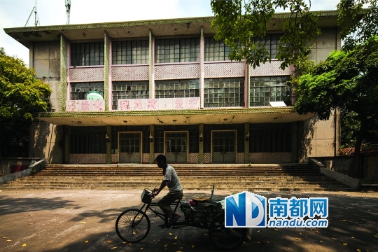 顺德糖厂内的大礼堂。