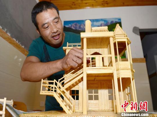 浙江村民将一次性筷子变工艺品 预建家中展览