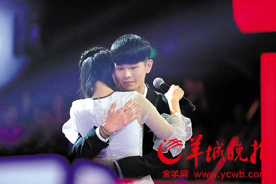 陈可馨画了“友情婚纱照”送给刘珂