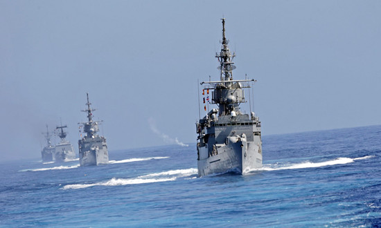 台湾海军舰队今年出动各型舰艇，规模历年最大。台湾“中央社”图