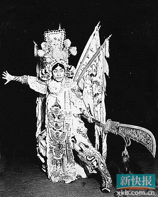 ■马师曾在照相馆拍摄的戏装照,当时只有名演员有此待遇。
