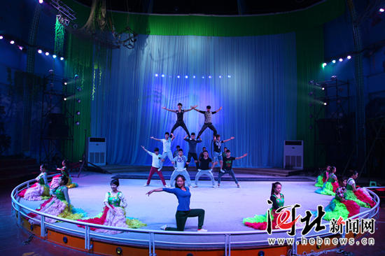 演员认真排练 摄影/刘保恒