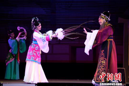 90后<em>少女</em>上演三国大戏青春版越剧《<em>貂蝉</em>》|