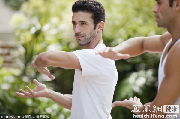 男人留意:这样的睾丸警惕已癌变_凤凰健康