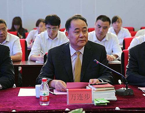 　　金正大集团董事长万连步致辞