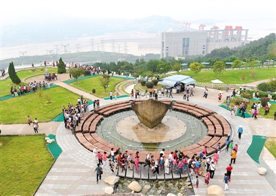 三峡大坝旅游景点_三峡大坝旅游收入(3)