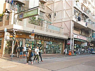 通渠水掉车遭碾爆 流弹溅伤路人|货车|香港