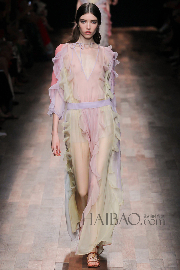 (valentino 2015春夏女装秀,海报时尚网带你亲临2015春夏巴黎时装周