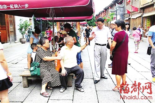 一声“谢谢”道不尽的融洽温情