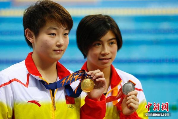 仁川亚运会:司雅杰摘得跳水女子10米台金牌|朴