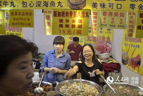 香港客商向市民推介港味美食