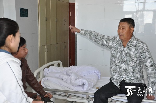 事后，巴音郭楞记者汪涛到巴州人民医院检查，诊断结果为：右眼外伤，眶周软组织损伤。