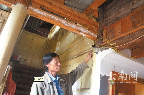 通海，修缮房屋的节点加固。记者 李继升 摄