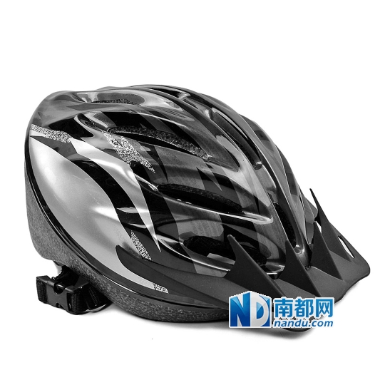 玩轮滑有一定危险，头盔是必需的。