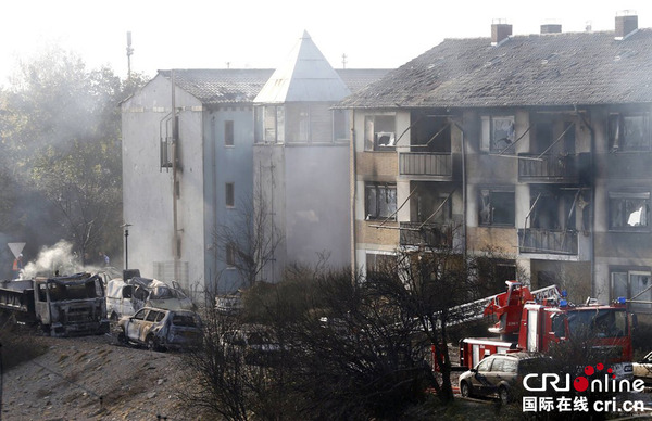 当地时间2014年10月23日，德国西部城市路德维希港一建筑工地上一座房屋发生爆炸，事故造成至少1人死亡、10人受伤。图片来源:CFP