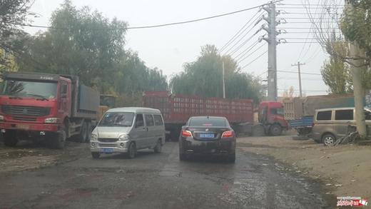 大货车私自绕行林园路导致堵车及隐患新问题