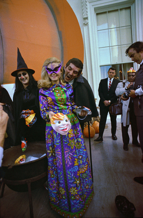 1969年，前总统尼克松的女儿特里西娅·尼克松（Tricia Nixon）为贫困儿童举行了一个万圣节派对。