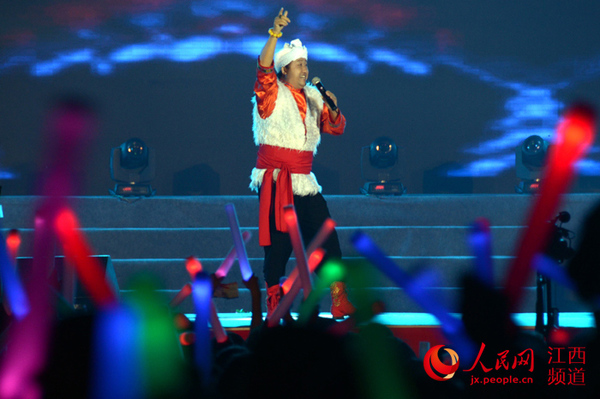 国家一级演员武国举登台献唱。