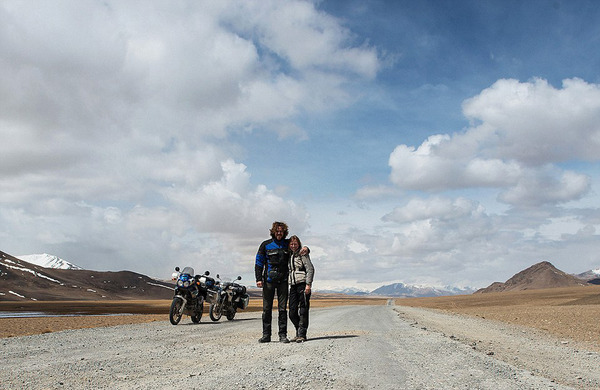 图为彼得·格里明科与曼迪·布兰德（网页截图）