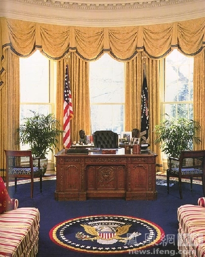 但是.这是白宫政府人员的办公场所(资料图)总统办公桌看到木有.