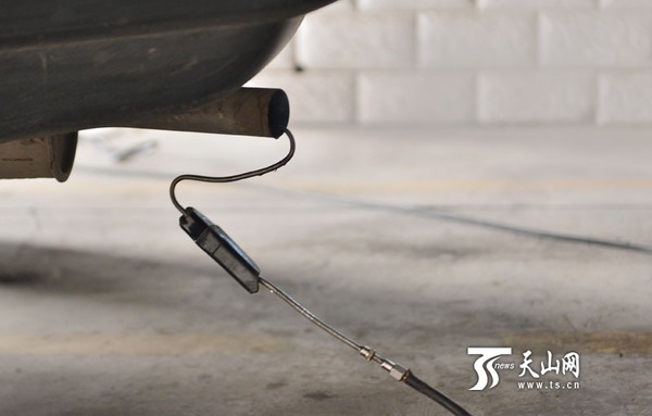 设备放在排气筒中，就能检测出尾气排放数据