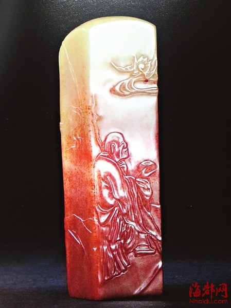 左边两张图为老挝石，右边的是寿山石，两者纹路差异大