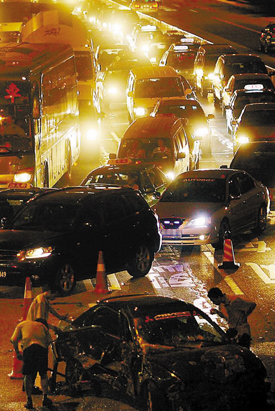 普通车改装成跑车 轰鸣炸街隐患重重|改装|汽车_凤凰 ...