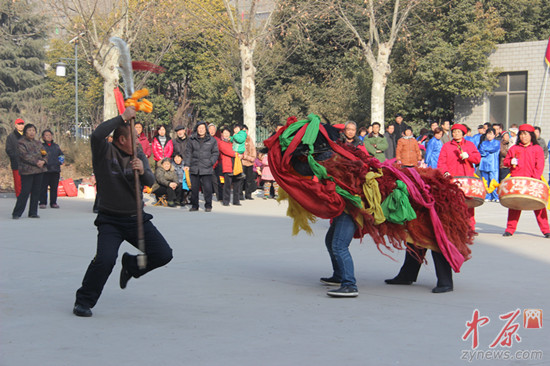京城路街道冯寨村舞狮表演