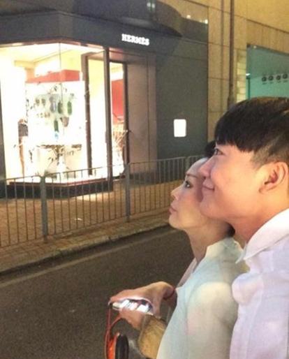 关淑怡倒在男友怀里