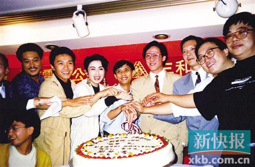 ■向华胜与众星。