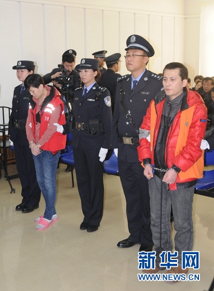 黑龙江“孕妇为夫猎艳杀人案”二审维持原判被告人白云江、谭蓓蓓在法庭上（11月24日摄）。 新华社记者 梁书斌 摄