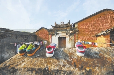 古老祖屋流露着勃勃生气。