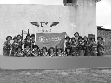 园丁班学子户外拓展活动。